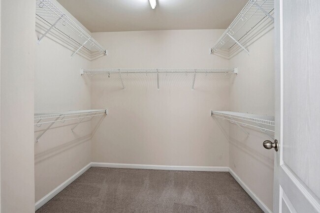 Building Photo - WAKEFIELD HOME WITH 4 BEDROOMS- GREAT HOME!