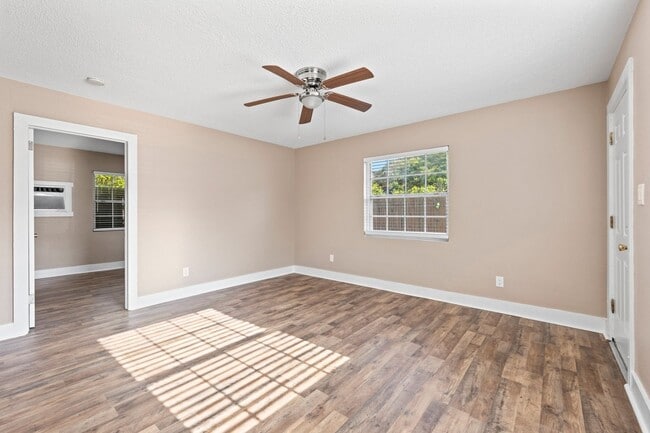 Building Photo - 1 Bedroom Cottage in Fort Walton Beach!