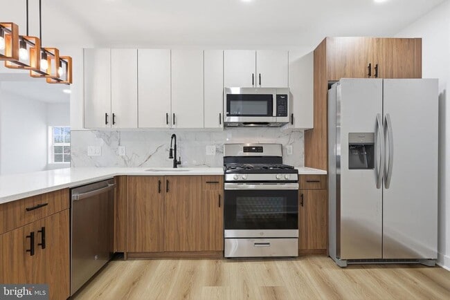 Building Photo - 7803 Monroe Ave