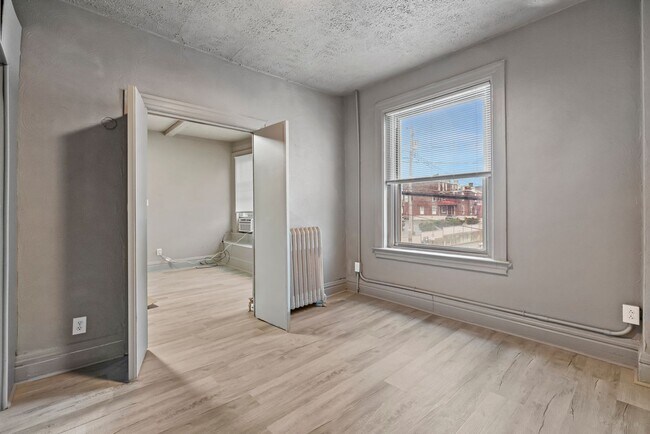 Building Photo - 512 S Millvale Ave