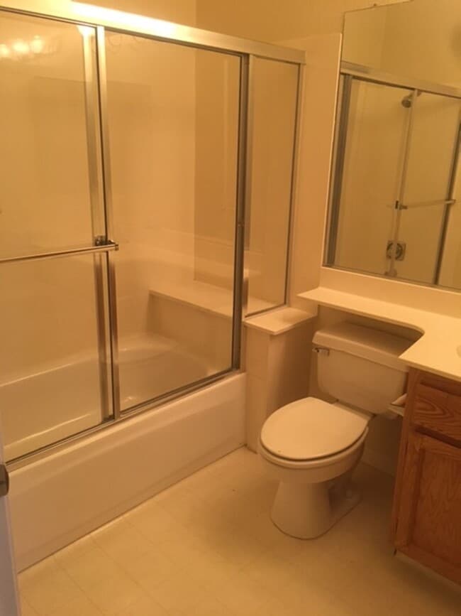 Building Photo - Outstanding 2 bd 2 bth Condo in prime Plea...