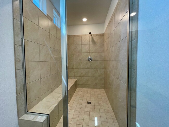 Building Photo - BEAUTIFUL 5 BED 3.5 BATH 3 FLOORS 2 CAR GARAGE SINGLE FAMILY HOME W/ LARGE LOFT & BACKYARD FOR RENT!
