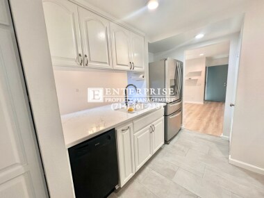 Building Photo - Luxury Living Made Easy: Your Tustin 2-Bed...
