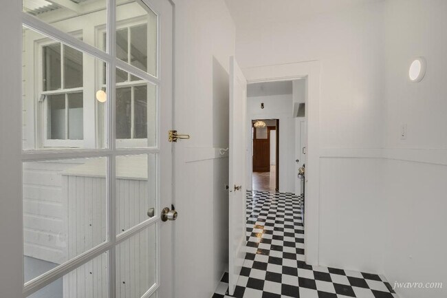 Building Photo - 467 40th Ave