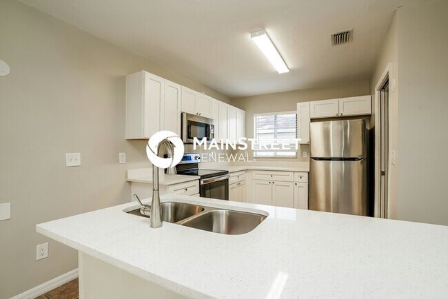 Building Photo - 3 Bedroom Pet-Friendly Home in Cape Coral, FL with Main Street Renewal