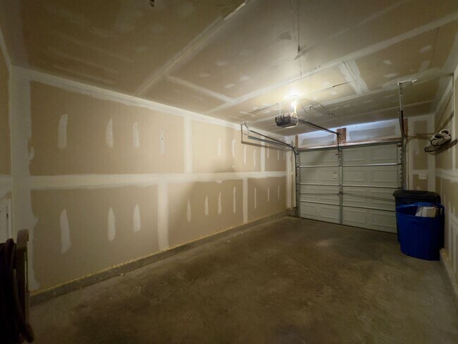 Building Photo - Charming 3BD/2BA/2 Half Bath Townhome with Garage in Havre de Grace, MD!