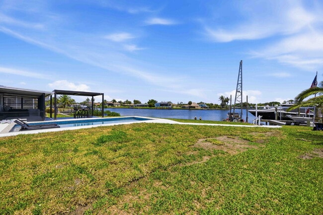 Building Photo - Waterfront beauty in Overbrook Gardens
