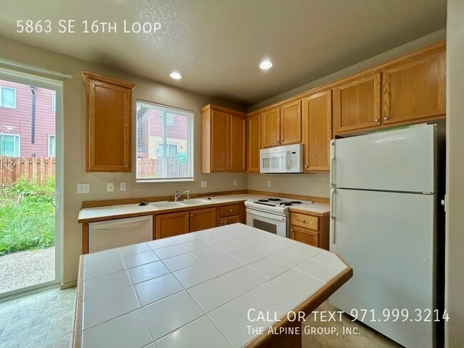 Building Photo - 5863 SE 16th Loop