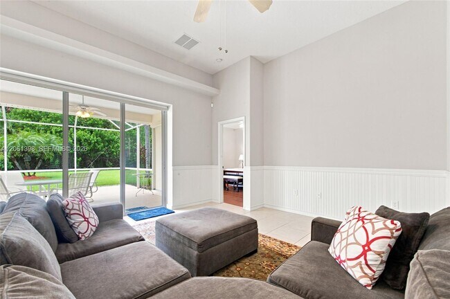 Building Photo - 4025 Chablis St SW