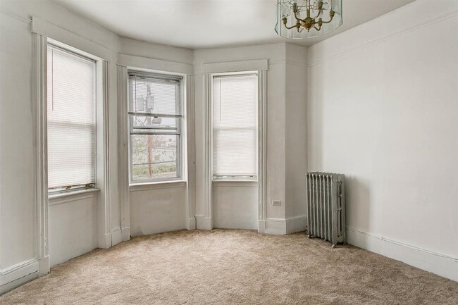 Building Photo - 1115 28th St