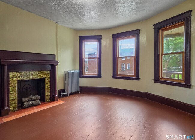 Building Photo - 2-4 Mortson St