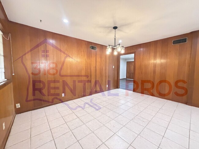 Building Photo - Four Bedroom Two Bath Home