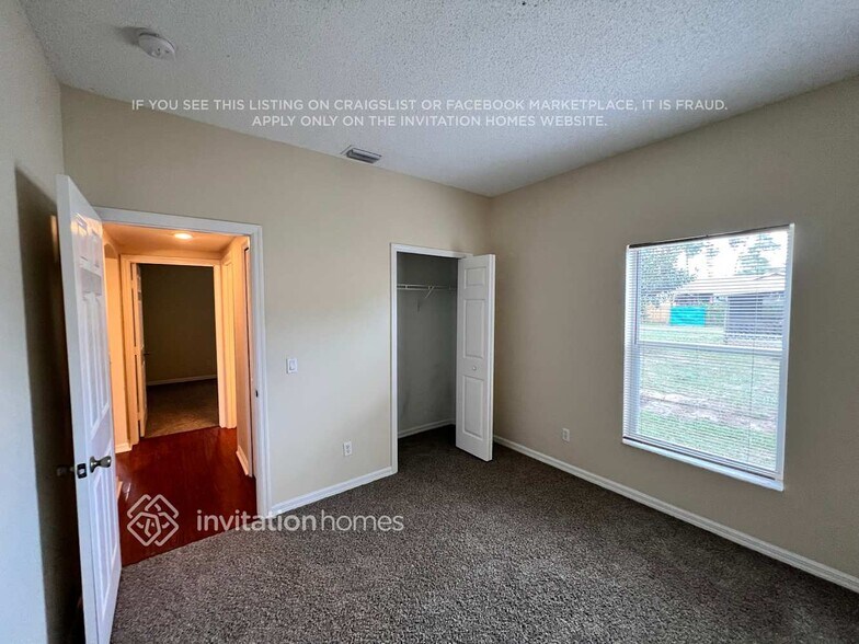 Building Photo - 102 NW Carmelite St