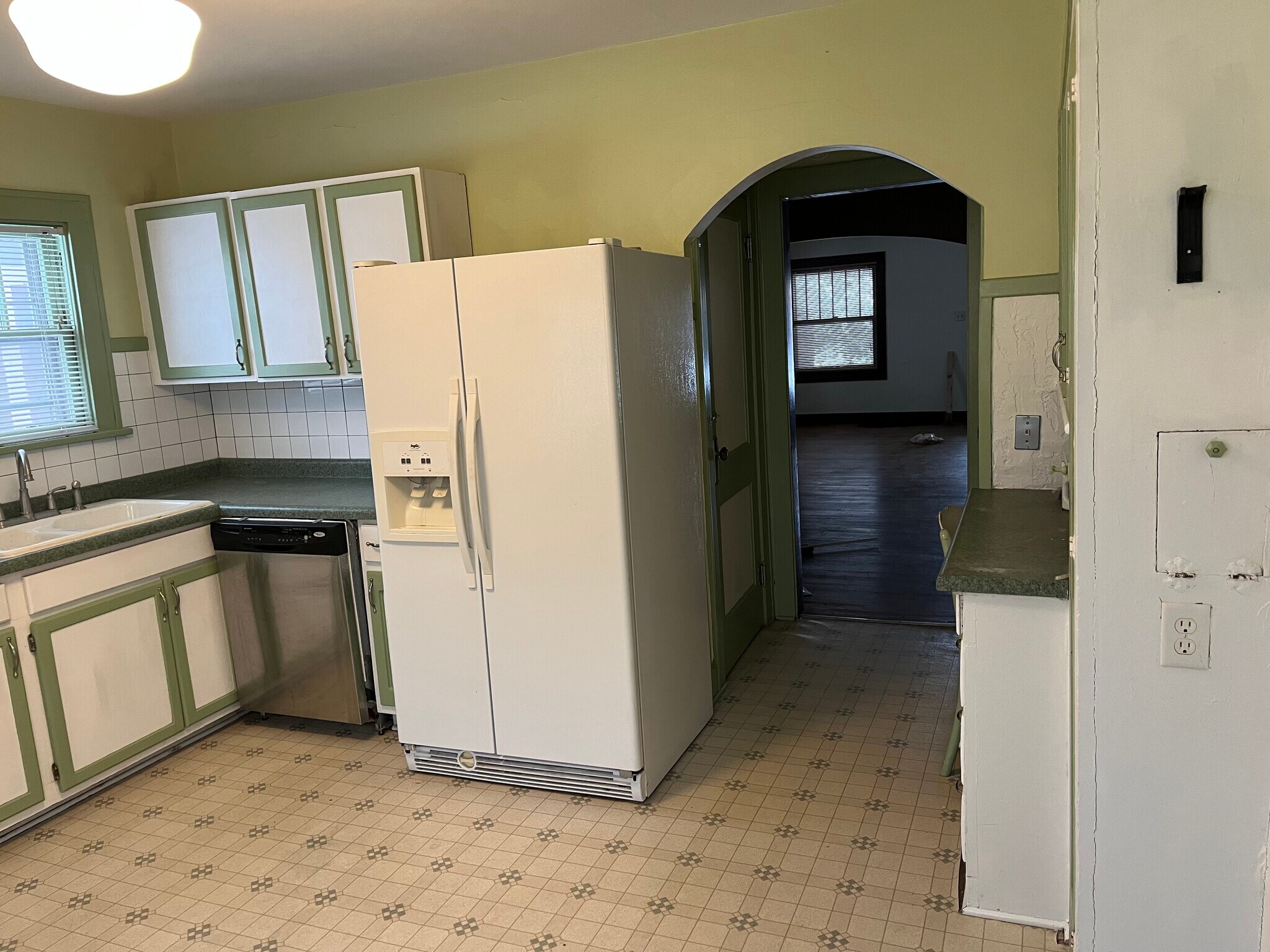 Kitchen - 5753 E New York St