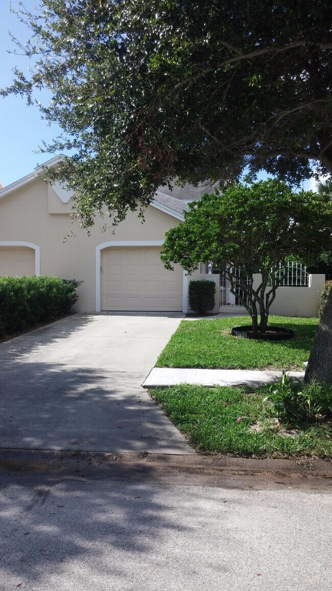 Building Photo - 411 Jackson Ave