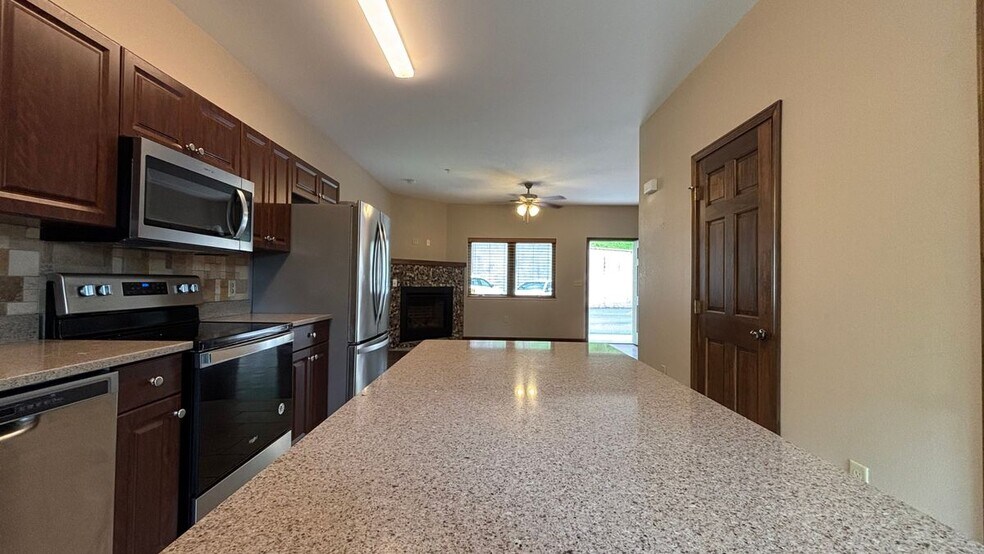 Building Photo - 128 Village Dr