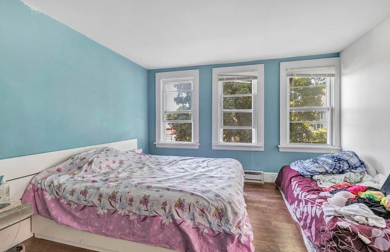 Building Photo - 66 Walnut St