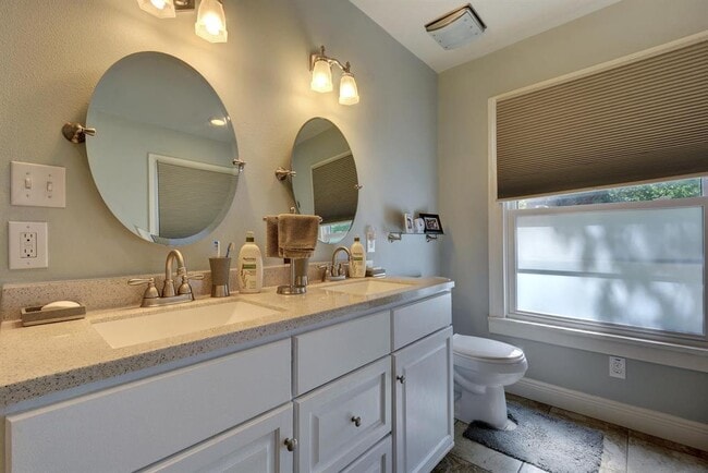 Building Photo - 4108 Sinclair Ave