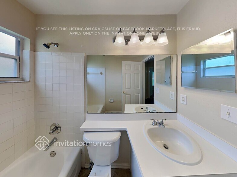 Building Photo - 2655 Green Valley Dr