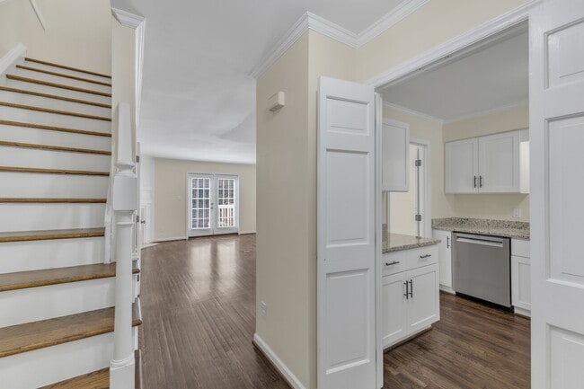 Building Photo - 2824 Wayland Dr