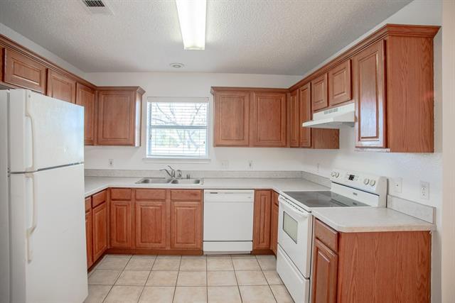 Building Photo - 6985 Meadow Ridge Cir