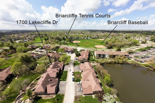 Building Photo - 1700 Lakecliffe Dr