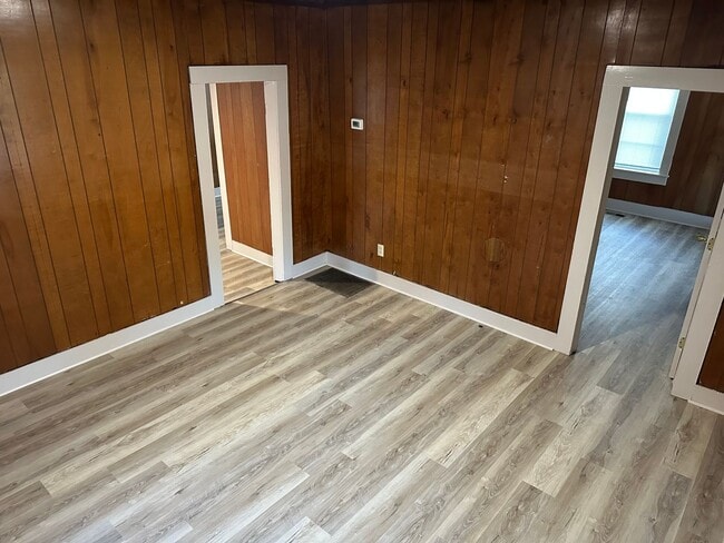 Building Photo - Available 8/1! Spacious 2 Bedroom, 1 Bathroom Home with Bonus Room & Huge Backyard
