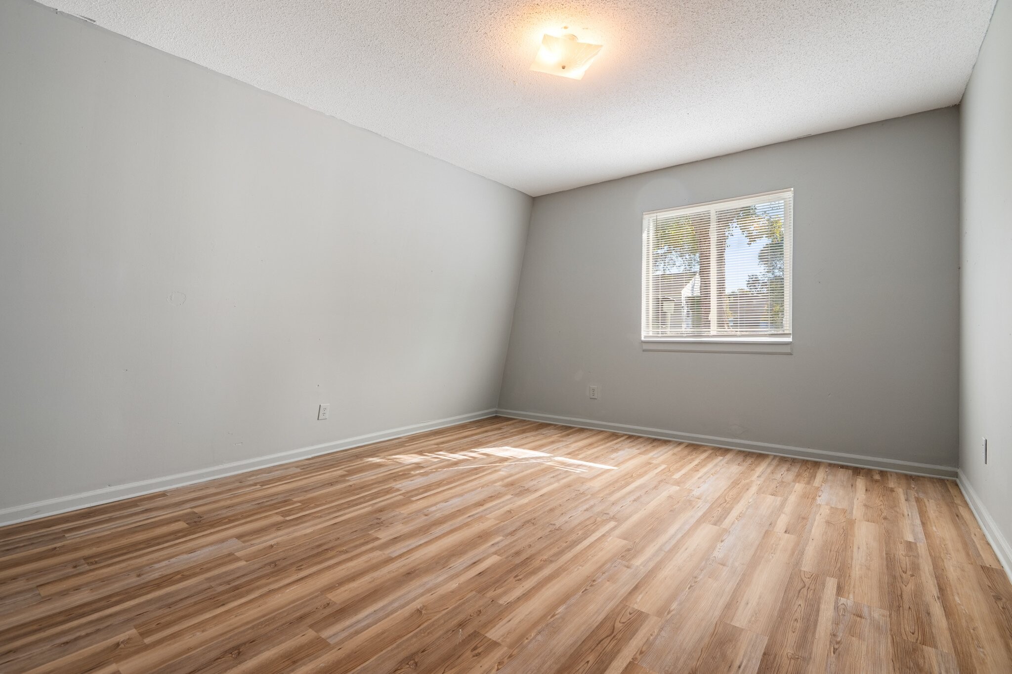 Building Photo - 511 Poplar St