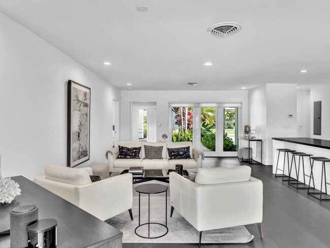 Building Photo - 1640 NE 43rd St