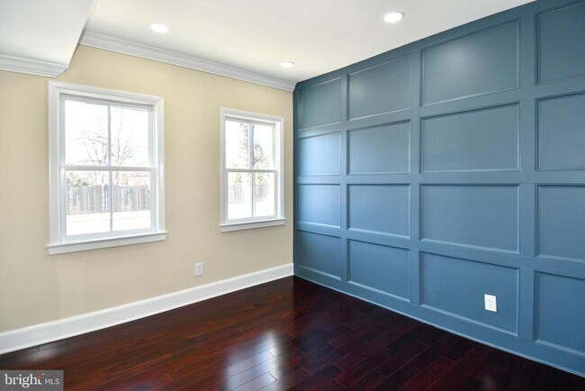 Building Photo - 216 S Henry St