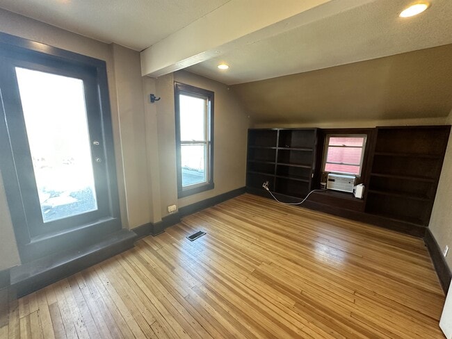 Building Photo - 2065 Emerson St