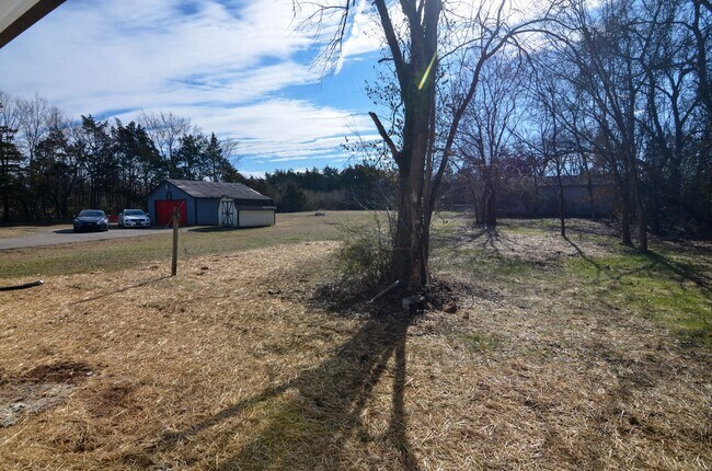 Building Photo - 2506 Halls Hill Pike