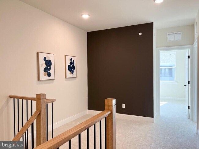 Building Photo - 805 Shay Ct