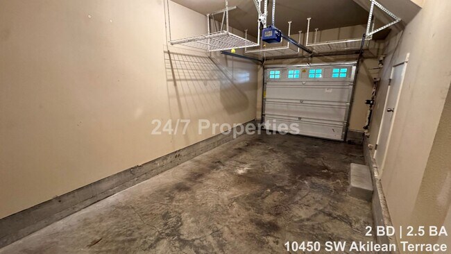 Building Photo - Bright 2 BD | 2.5 BA Townhome with A/C and Parking - Tigard