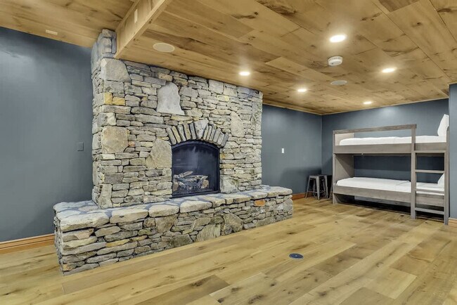 Building Photo - 1774 State Hwy UU