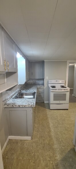 Building Photo - 261 Sunnyside Ave