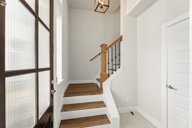 Building Photo - 2718 Grand Fountains Dr