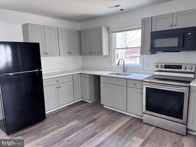 Building Photo - 2006 Stevens Dr