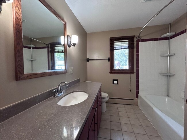 Building Photo - Spacious 4-Bedroom Home