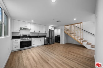 Building Photo - 1535-1534 N Kingsley Dr