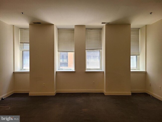 Building Photo - 1001-13 Chestnut St