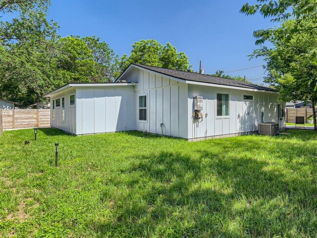Building Photo - 6215 Club Terrace