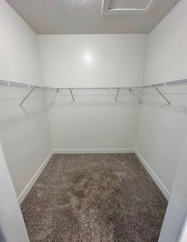 Building Photo - ? For Rent: Beautiful 3-Bedroom, 2-Bathroo...