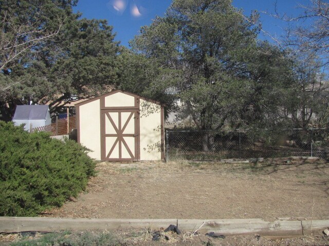 Building Photo - NE ENCHANTED MESA 3/BD 2/BA 2/CG