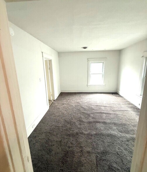 Building Photo - 322 Wallace St