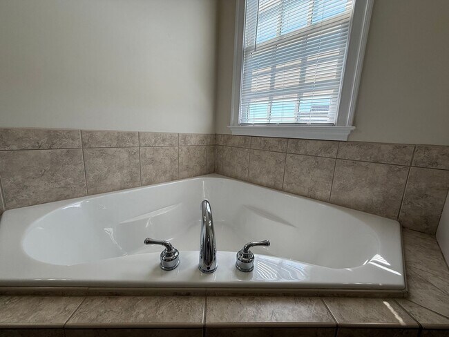 Building Photo - 1525 Old Trail Dr