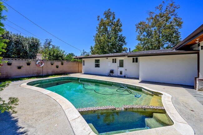 Building Photo - 11192 Martha Ann Dr