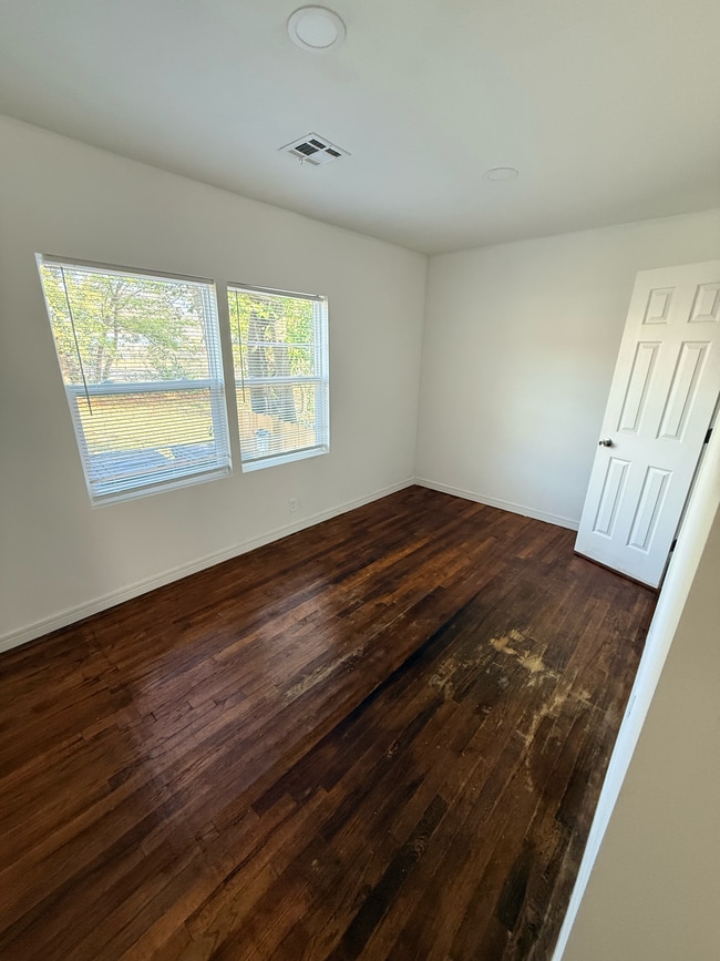 Building Photo - Duplex