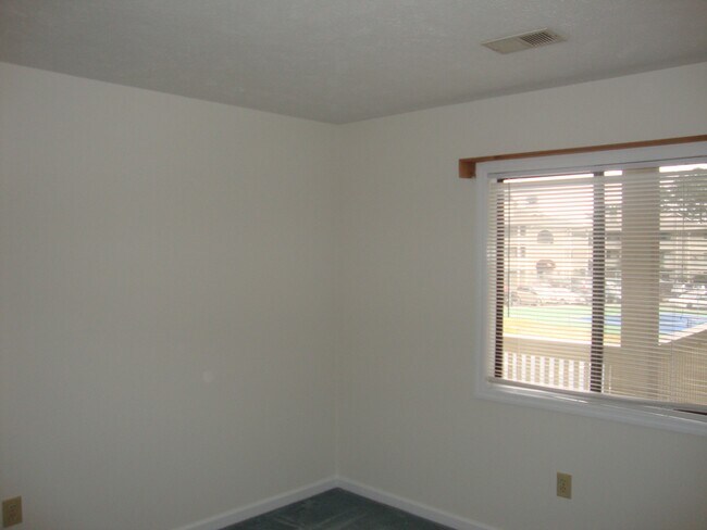 Building Photo - 4258 Pinehurst Cir