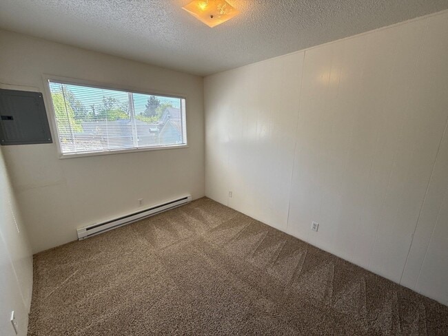 Building Photo - 550 SW Levens St